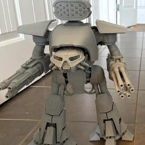 Battle Titan - Titan Reaver / Colossus-class War Engine: Super-heavy Titan Miniature