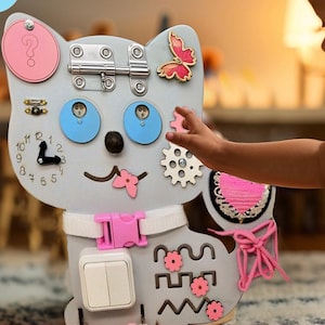 Tableau personnalisé en bois occupé - jouet d'activité sensorielle Montessori pour tout-petits et bébé, baby shower personnalisé, parfait cadeau de 1er anniversaire pour fille