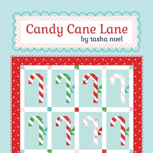 Può includere: Un modello di quilting chiamato "Candy Cane Lane" di Tasha Noel. Il modello presenta una griglia di nove bastoncini di zucchero rosso, verde e rosa su uno sfondo blu chiaro. Il testo "a fat eighth friendly pattern" e "#509" si trovano nella parte inferiore dell'immagine.
