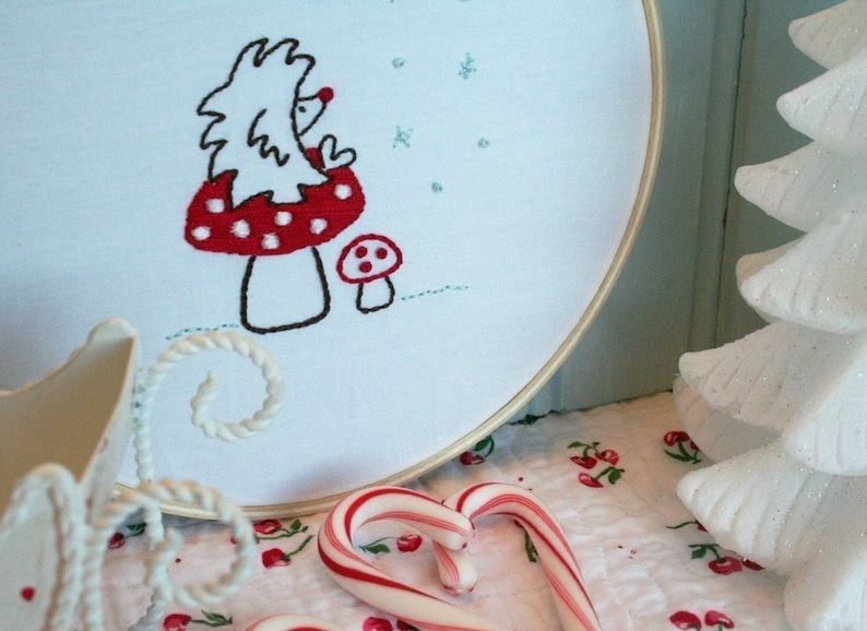 Hedgehog on a Mushroom Embroidery PDF Pattern, Instant Download, Winter Holiday Applique or Embroidery, Woodland Animal Pattern image 3