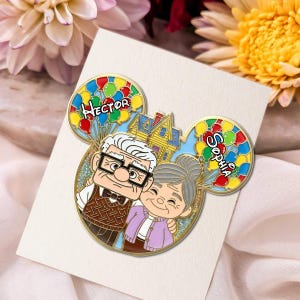 Broche acrílico personalizado de Carl y Ellie, pin esmaltado de aventura de dibujos animados a juego, broche de pareja de ancianos, regalo de viaje ipatudsn20556