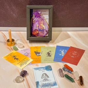 Manifestation Box Set / Kit per l'impostazione delle intenzioni con candela di soia, cristalli e carte di affermazione / Mindfulness e regalo spirituale