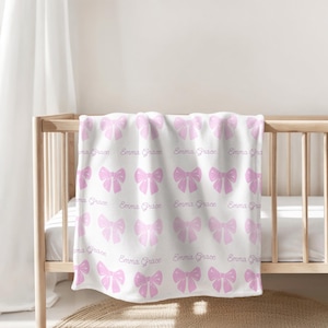Manta Minky personalizada con lazo rosa, manta para niña, baby shower Coquette, revelación de nombre, manta con lazo rosa suave, habitación infantil Coquette