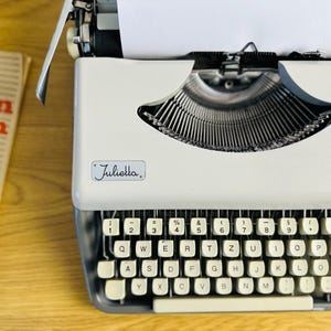 Julietta Typewriter – White, 1970s, Excellent Condition