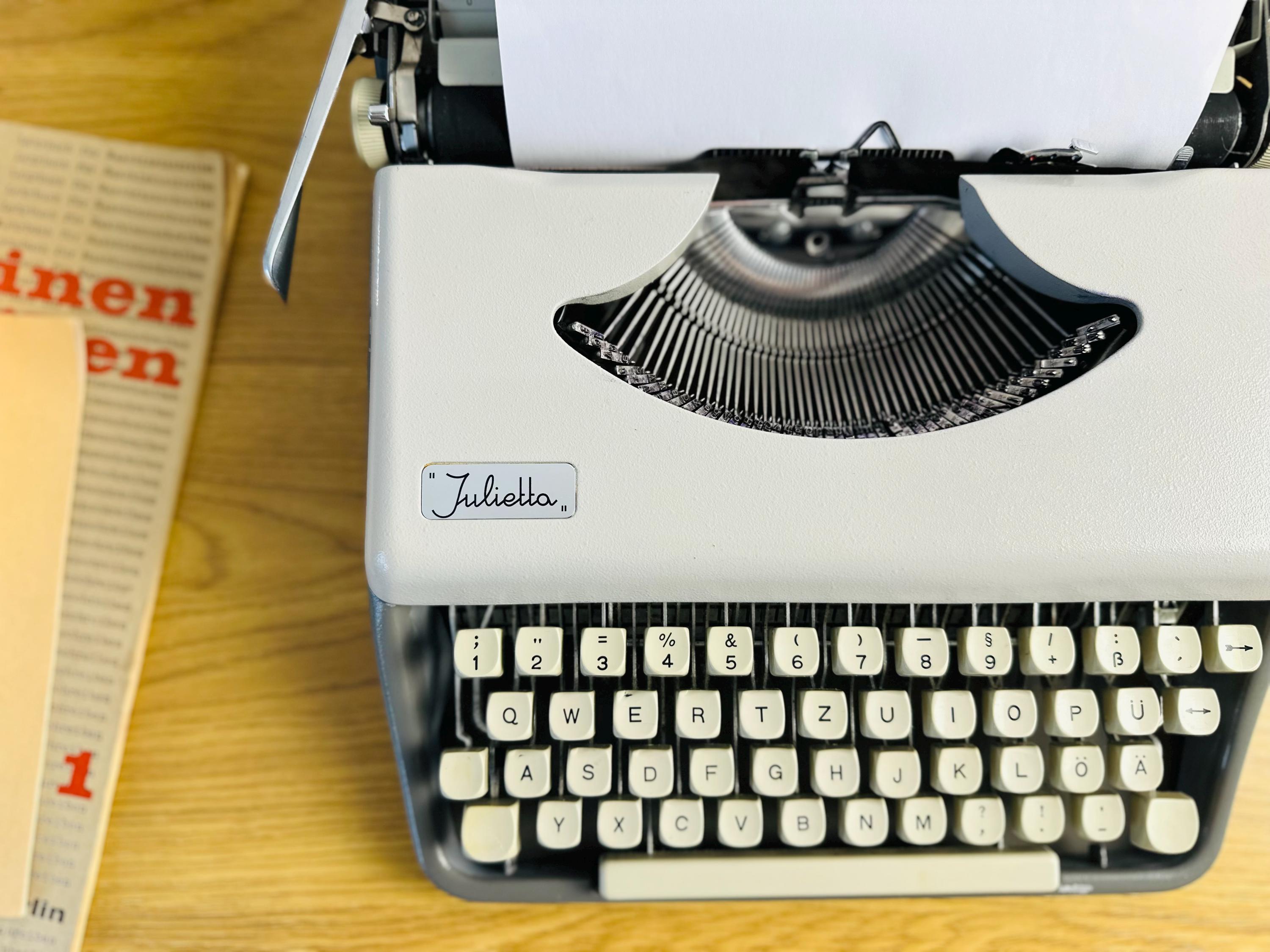 ジュリエッタ タイプライター – ホワイト、1970年代、状態良好 - Etsy 日本