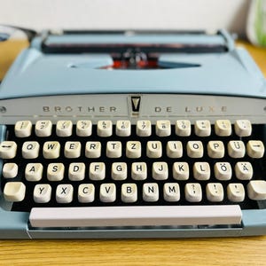 Functional Brother De Luxe Typewriter – 1965, Original Documents, Excellent Condition