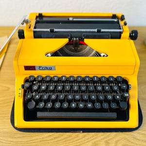 Vintage Erika Daro Yellow Typewriter: Collectible Retro Machine with Original Case
