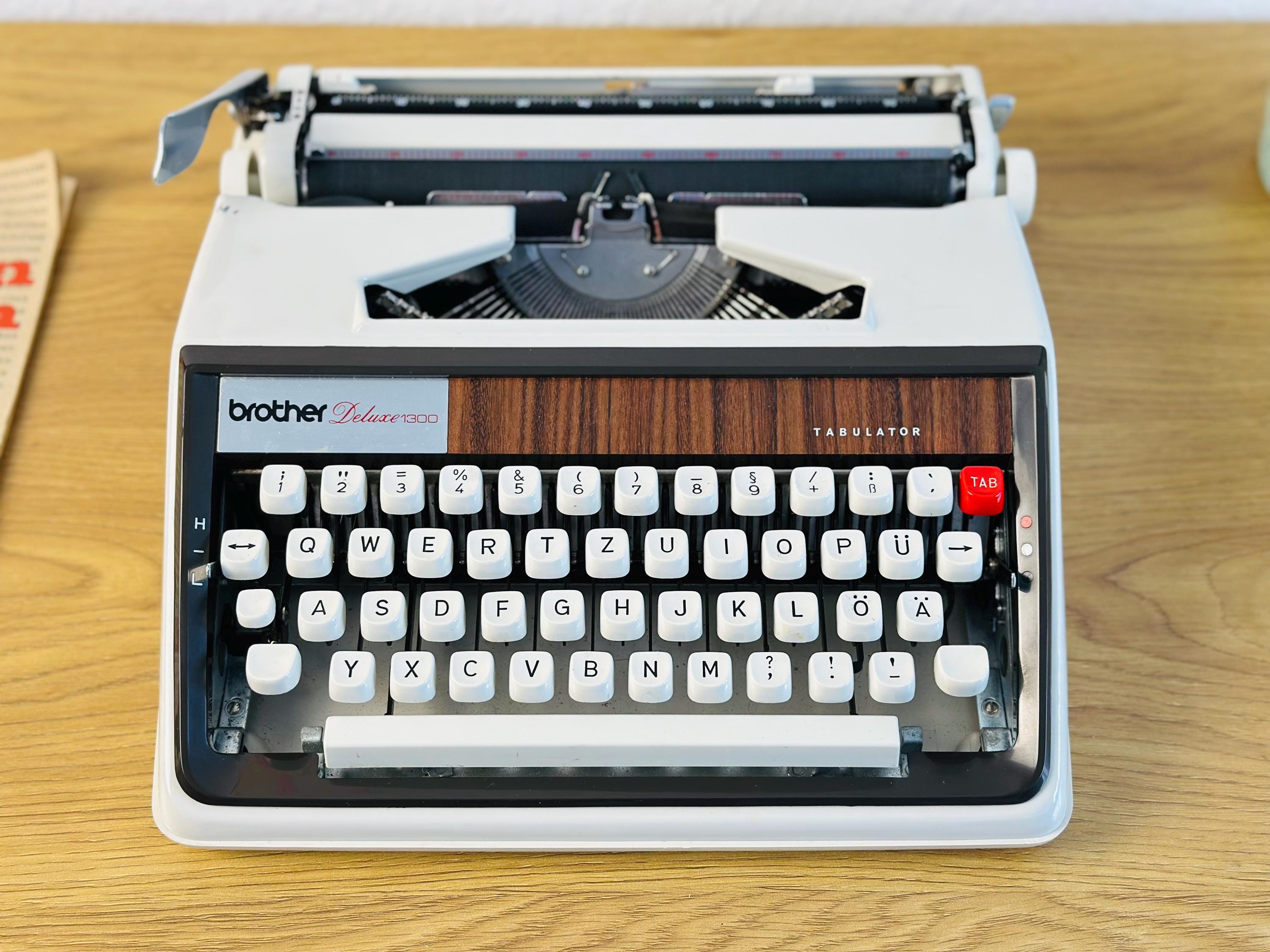 ブラザー デラックス 1300 タイプライター：1970年代のポータブル手動