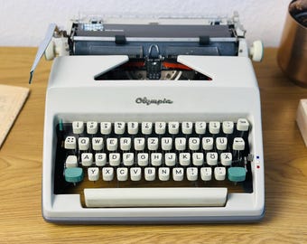 ヴィンテージ OLYMPIA タイプライター、60 年代のオフィス装飾 - Etsy 日本