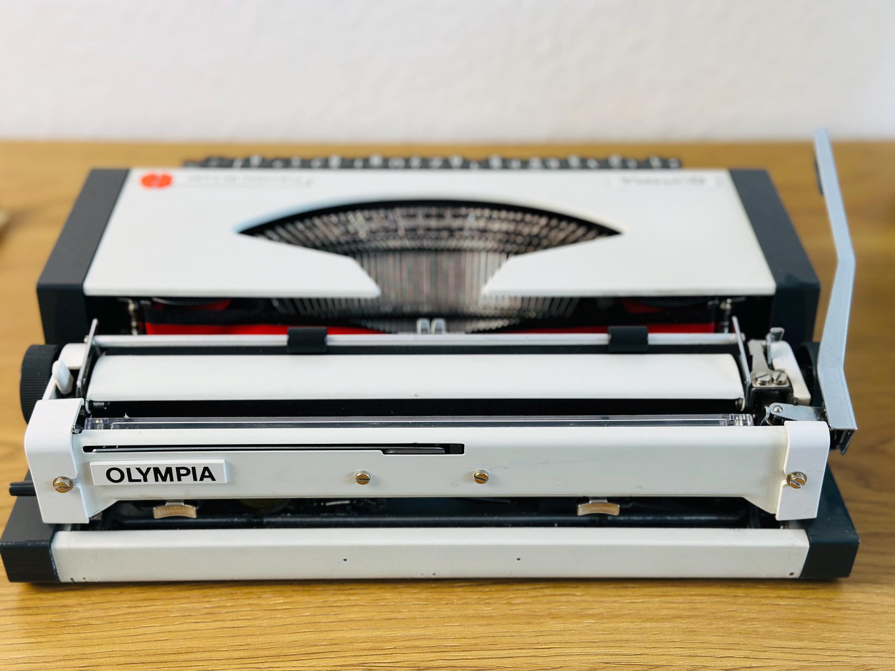 オリンピア トラベラー デ リュクス：ホワイト ヴィンテージ