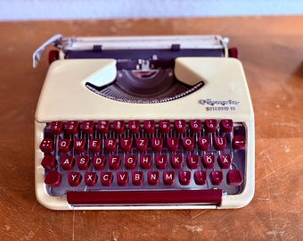 Olympia Splendid 33 Typewriter – Vintage Working Machine
