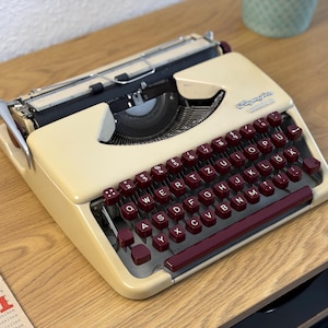 Olympia Splendid 33 Typewriter Cream and Burgundy Manual Vintage 1960s QWERTZ German Machine Working Retro Writer Gift Home Office Decor