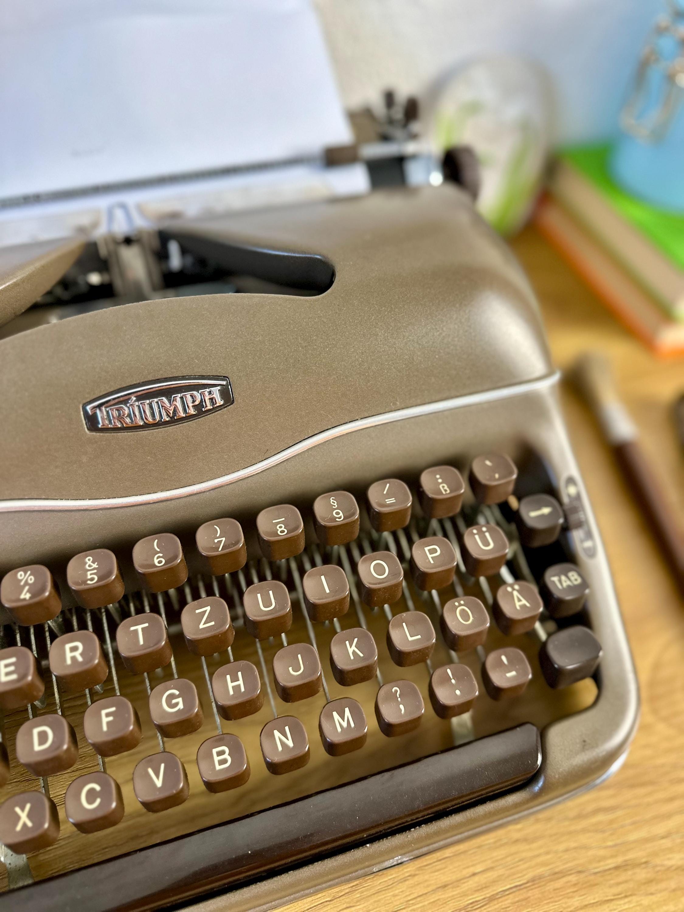 【希少】ドイツ製TRIUMPH タイプライター1950〜1960年製　ジャンク品 ヴィンテージ Triumph Perfekt タイプライター：1950年代のドイツ製
