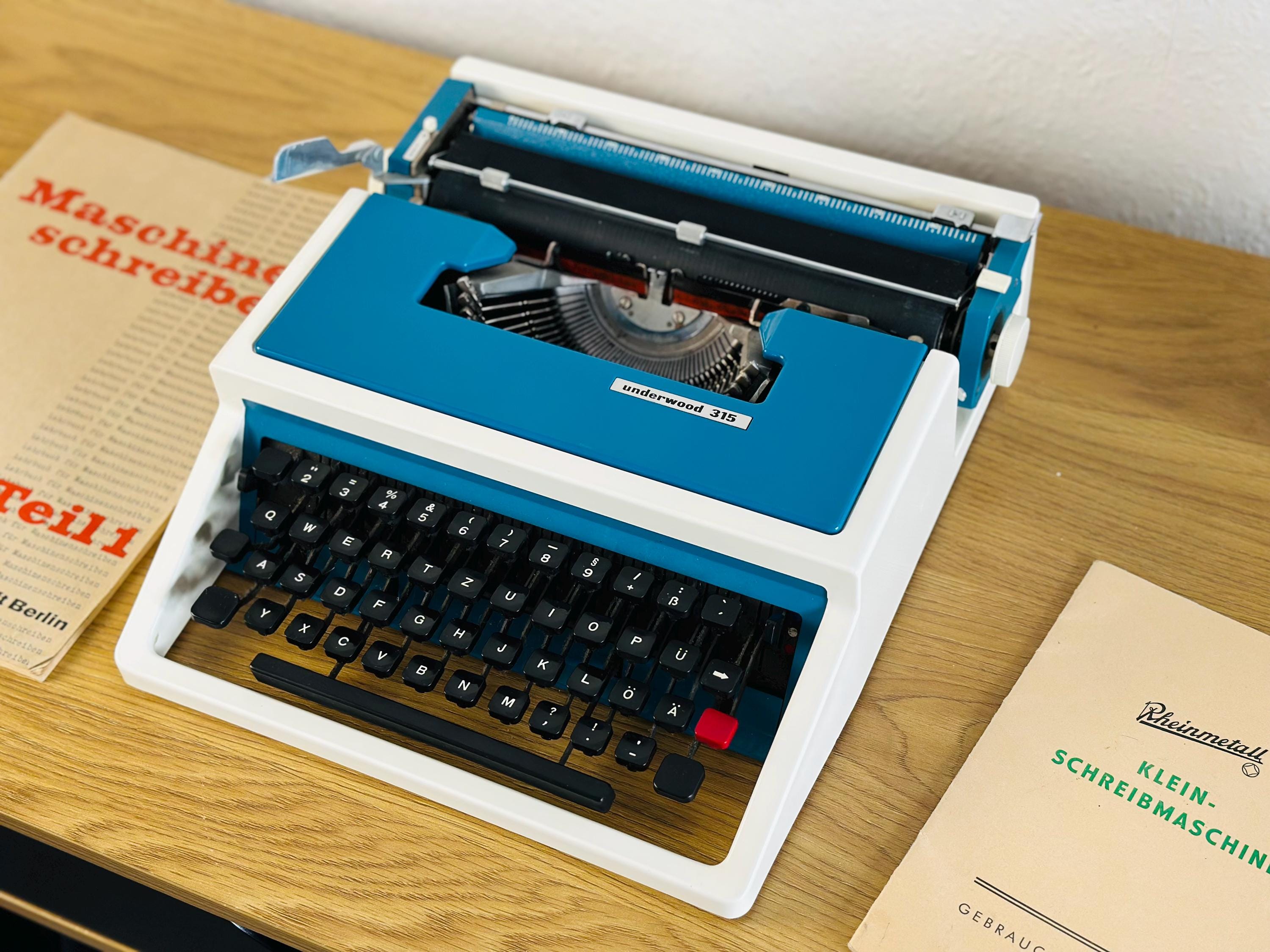 underwood 315　タイプライター　レトロ Underwood 315 Typewriter – Vintage Blue, Fully Functional - Etsy