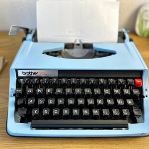 Brother Deluxe 800T Portable Typewriter – Blue, 1970s, Manual typewriter
