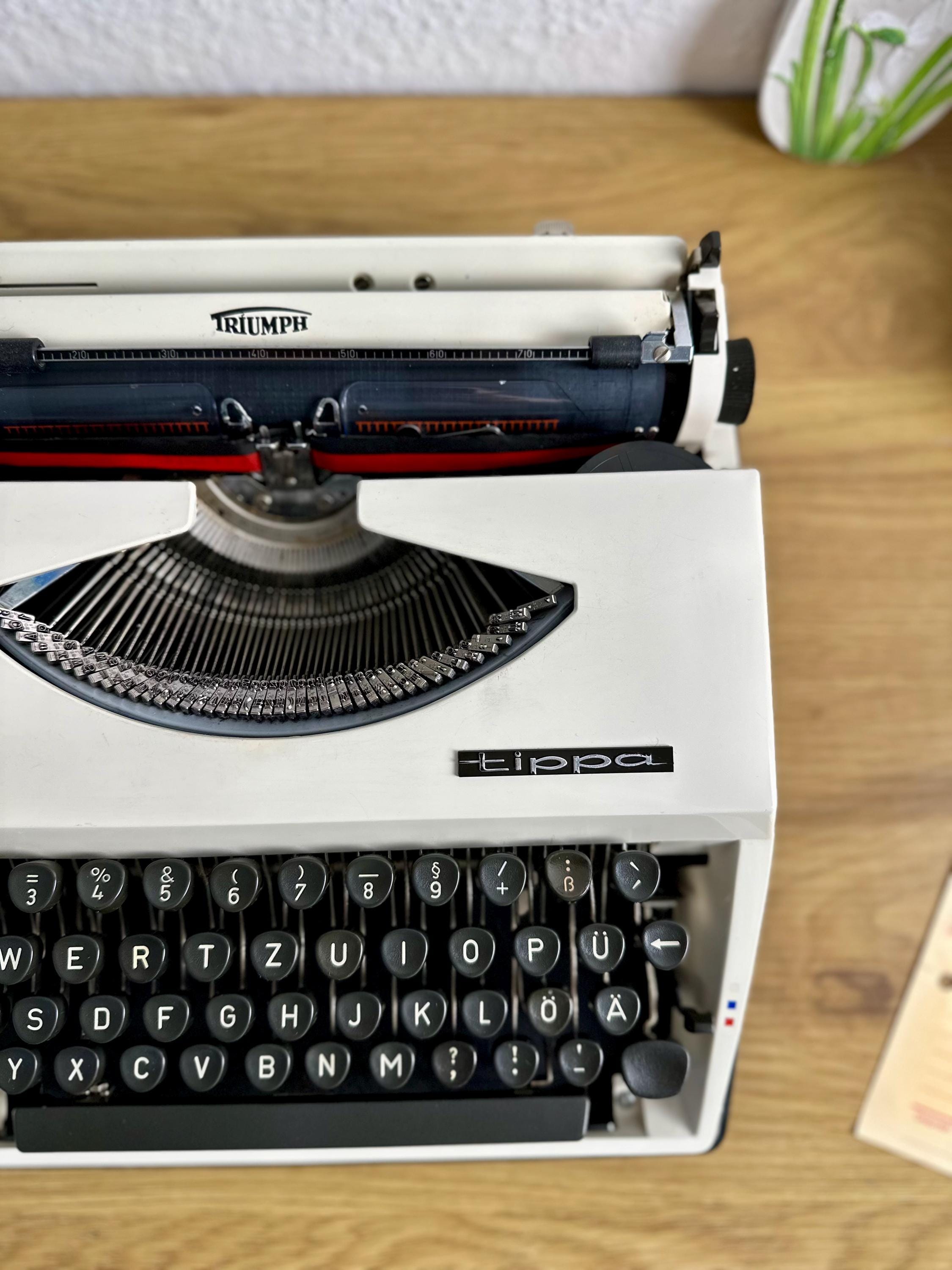 完動品　TRIUMPH TIPPA S　トライアンフタイプライター　1972年製 完動品 TRIUMPH TIPPA S トライアンフタイプライター 1972年製