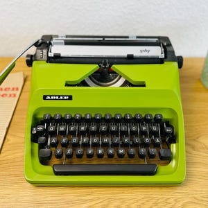 Máquina de escribir Adler Gaby, modelo alemán vintage, excelente estado, estilo retro.