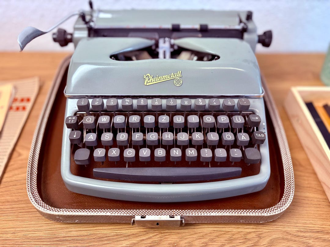 SNT1960 ビンテージ USA製  タイプライター 当時物 希少品 1960年代のヴィンテージラインメタルタイプライター：グレーのレトロ