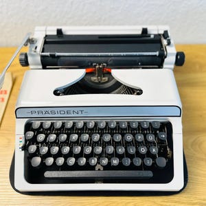 Vintage Prasident Typewriter White Body Made in Germany Excellent Condition with Case classic typewriter old style typing working typewriter