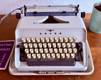 Máquina de escribir Adler Gabriele 10: decoración de oficina retro alemana de los años 70.