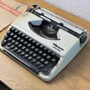 Olympia Splendid 33 Typewriter White Vintage Manual Machine West German QWERTZ Retro Office Decor Working Mid-Century Writer Gift typewriter