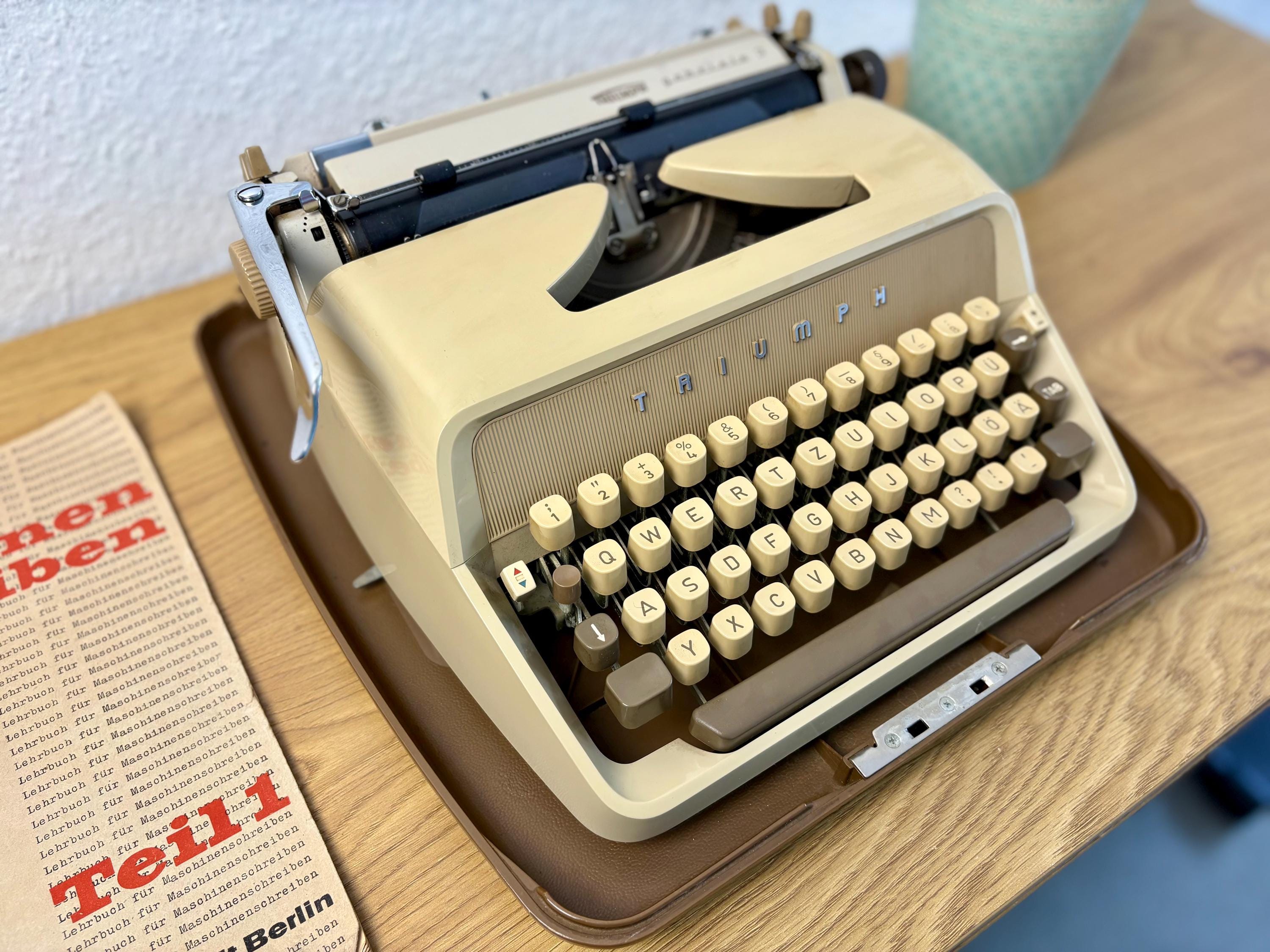 Vintage Triumph Gabriele 3 Typewriter: 1970s Retro Writing Machine