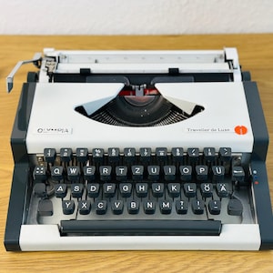 Olympia Traveller de Luxe: White Vintage Portable Typewriter