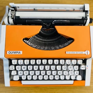 Olympia Traveller de Luxe Typewriter – Orange, Perfect Condition, Original Case