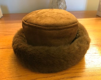 BETMAR winter hat faux suede w fur