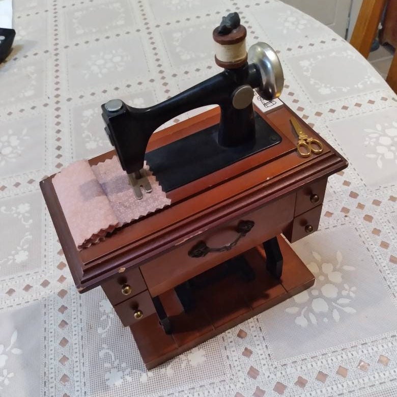 Homezo™ Sewing Machine Music Box