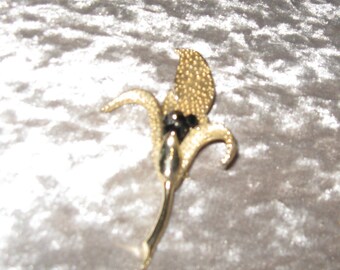 Vintage PARCO Faux Pearl Cluster Gold Textured Leafy Lily Flower Pin Brooch Leaf