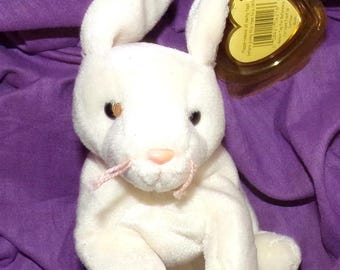 TY Beanie Baby Nibbler el conejo con etiqueta retirado