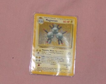 Tarjeta coleccionable holográfica vintage de Pokémon Magneton 9/102