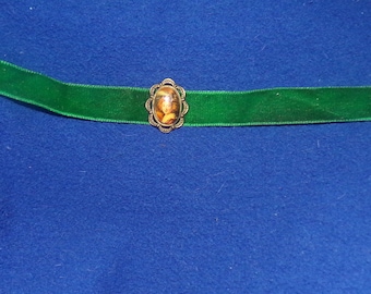 vintage green velvet ribbon with cameo choker