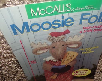 Patrón de tope de puerta y faldón para cortinas estilo Moosie Folk