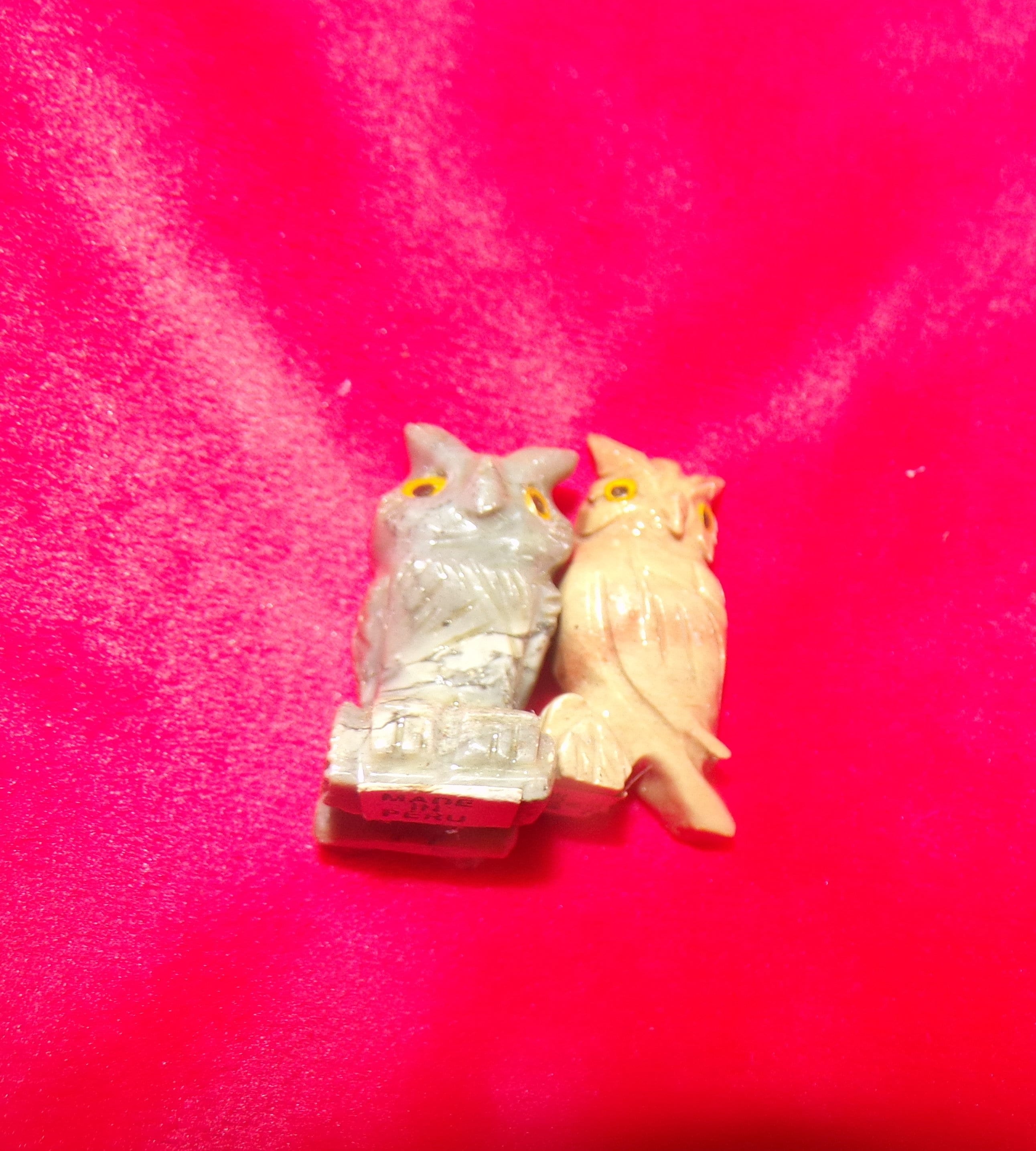 vintage set of 2 carved owl figuine green and brown stone made in Peru