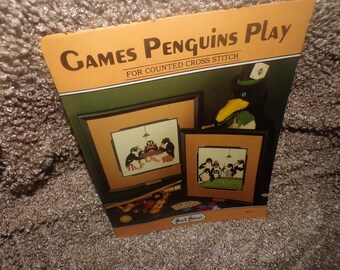 Folleto de patrones de punto de cruz de juegos de pingüinos de 1985, tarjetas vintage y jugadores de billar.