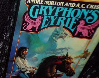antique 1984  Andre Norton Gryphon's Eyrie (Witch World Series) BCE hardback book with dust jacket