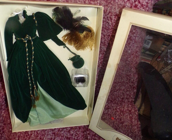 gone with the wind green drapery dress Vivien Leigh's costumes in Gone With The Wind (1939) costume design by Walter Plunkett : r/fashionhistory