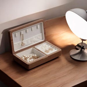 Elegante scatola portagioie in noce massello – Grande organizer in legno per orecchini, collane, anelli e braccialetti / regalo perfetto per le donne