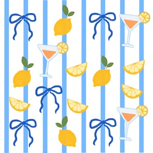 Può includere: Un motivo ripetuto con limoni gialli, fette di limone e cocktail con liquido arancione, accentuato da fiocchi blu. Il design è ambientato su uno sfondo di strisce verticali blu e bianche, creando un'estetica fresca ed estiva.