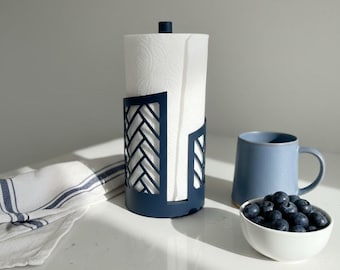 Modern 3D printed kitchen roll holder – herringbone design – minimalist standing paper towel holder – matte black, white for kitchen