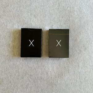 Cartes à jouer - Noir mat - Format poker traditionnel - Design moderne - Idéal pour les soirées jeux