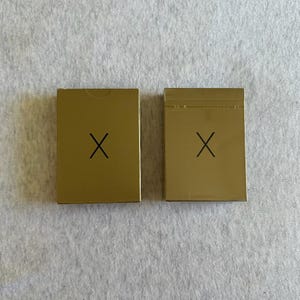 Cartas de Baralho - Ouro Fosco - Tamanho Tradicional de Pôquer - Design Moderno - Perfeito para Noites de Jogo