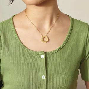 Regalo de 70 cumpleaños para mujer, mamá, abuela, collar infinito personalizado, madre con nombres de niños, letras laterales, iniciales de piedra, familia para niños
