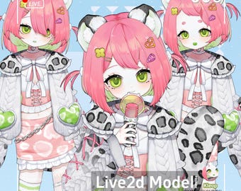 Puede incluir: Tres personajes de estilo anime con cabello rosado, ojos verdes y accesorios con temática animal. Visten atuendos con patrones blancos y negros, sosteniendo un micrófono y una piruleta. La imagen incluye el texto "Live2d Model".