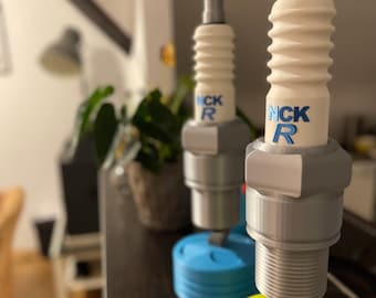 3D-printed spark plug lamp – Unique design for motorsport and technology enthusiasts