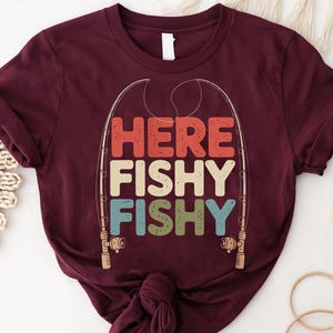 Here Fishy Fishy Shirt – Funny Fishing Tee for Anglers – Fisherman Gift Shirt – Cute Fishing Rod Graphic – Outdoor Fishing Apparel