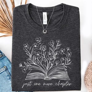 Just One More Chapter Shirt – Minimalist Floral Book T-Shirt for Readers – Aesthetic Literary Tee for Women – Gift for Bookworms
