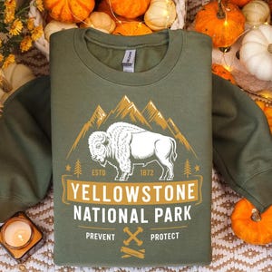 Yellowstone National Park Sweatshirt – Buffalo Wildlife Souvenir Gift – Rustic Hiking Adventure Crewneck – Park Travel Clothing